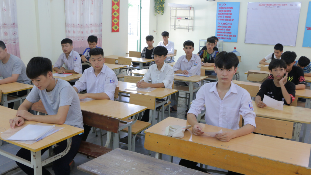 Gần 89.000 học sinh Hà Nội bước vào môn thi đầu tiên kỳ tuyển sinh lớp 10