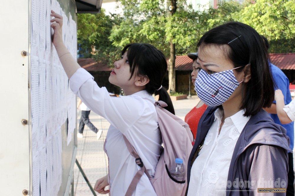 Gần 89.000 học sinh Hà Nội bước vào môn thi đầu tiên kỳ tuyển sinh lớp 10