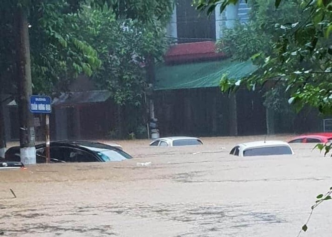 Hà Giang chìm trong mưa lũ, đất vùi lấp chết 2 người