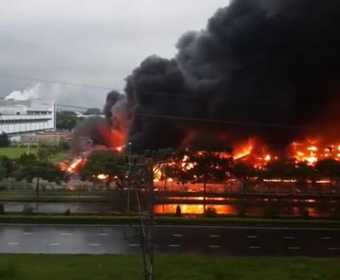Cháy lớn tại khu công nghiệp Yên Phong tỉnh Bắc Ninh 