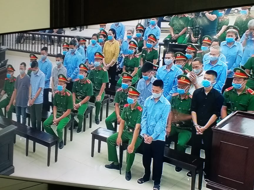 Đang xét xử 29 bị cáo vụ Đồng Tâm thiêu cháy 3 chiến sĩ công an