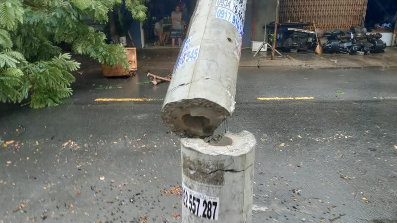 Điện lực Đà Nẵng lên tiếng về vụ cột điện không lõi sắt bị gãy do ảnh hưởng bão số 5