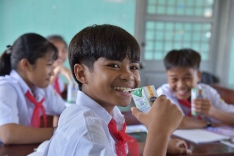 Quỹ sữa vươn cao Việt Nam và Vinamilk trao tặng 83.400 ly sữa cho trẻ em có hoàn cảnh khó khăn tỉnh Phú Yên
