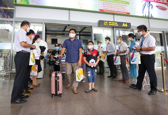 Đà Nẵng mở cửa đón đoàn khách đầu tiên sau hơn 2 tháng tạm dừng hoạt động du lịch