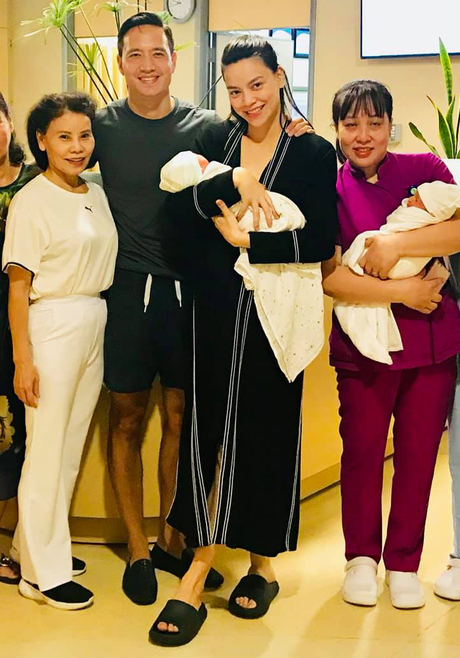 Kim Lý chính thức cầu hôn Hồ Ngọc Hà sau khi sinh