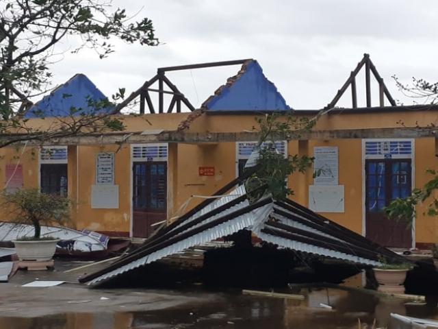 18 người bị thương, 1.500 ngôi nhà tốc mái do ảnh hưởng của bão số 13