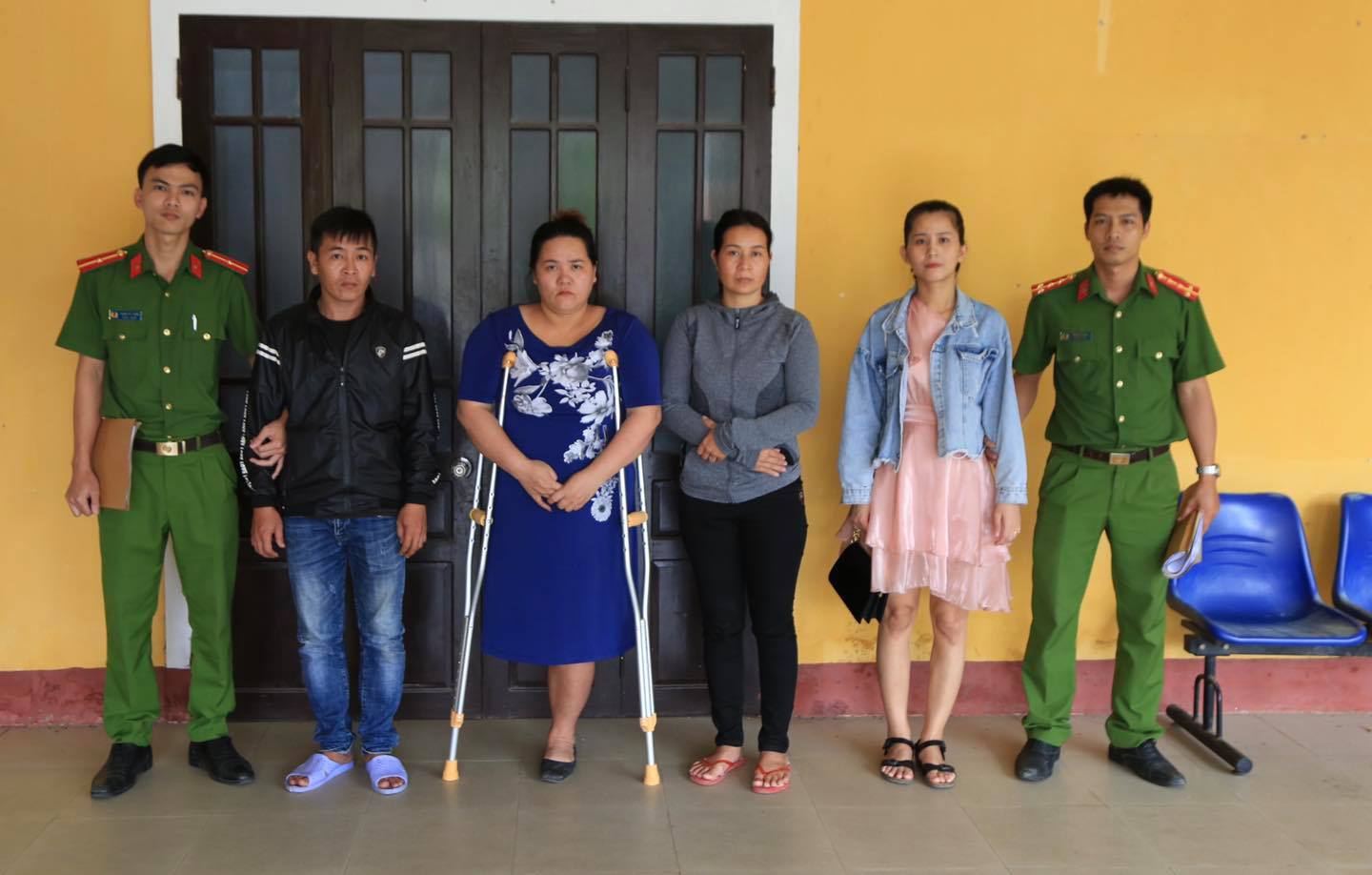 Khởi tố 4 đối tượng đánh ghen, lột đồ cô gái trẻ ở Thừa Thiên - Huế