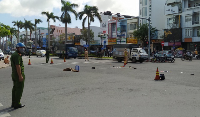 Đà Nẵng: Cô gái trẻ bị ô tô tải tông tử vong khi đang dừng đèn đỏ