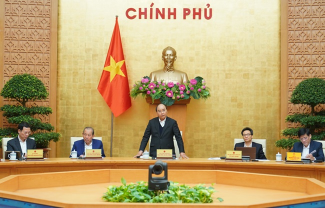 Thủ tướng Nguyễn Xuân Phúc: Tạm dừng các chuyến bay thương mại