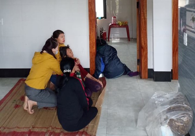 Quảng Bình: 4 mẹ con thương vong nghi ngạt khí than trong phòng kín
