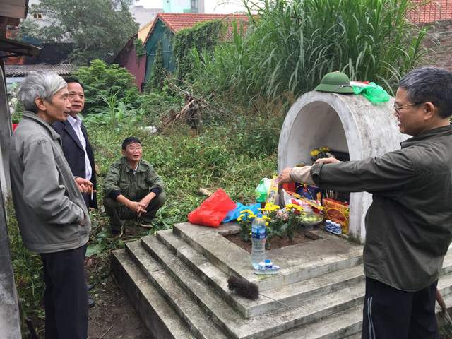 Mồ mả người thân bị san bê tông, gia đình liệt sĩ ở Hà Nội kêu cứu