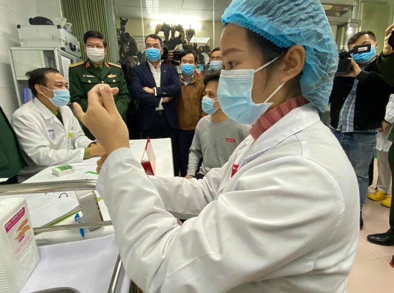 Sức khỏe 3 người đầu tiên tiêm vắc xin COVID-19 'Made in Vietnam' ra sao?