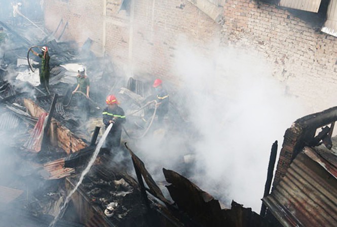 Lâm Đồng: 4 căn nhà bị thiêu rụi sau tiếng nổ lớn