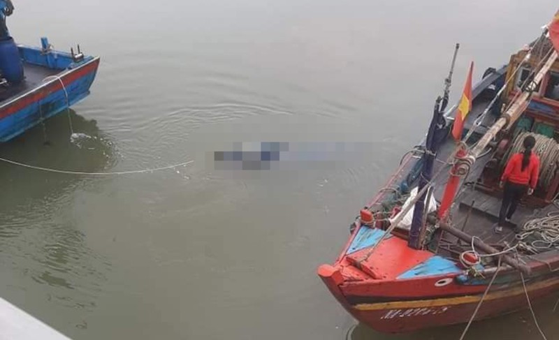 Nghệ An: Phát hiện thi thể người đàn ông trôi dạt trên biển