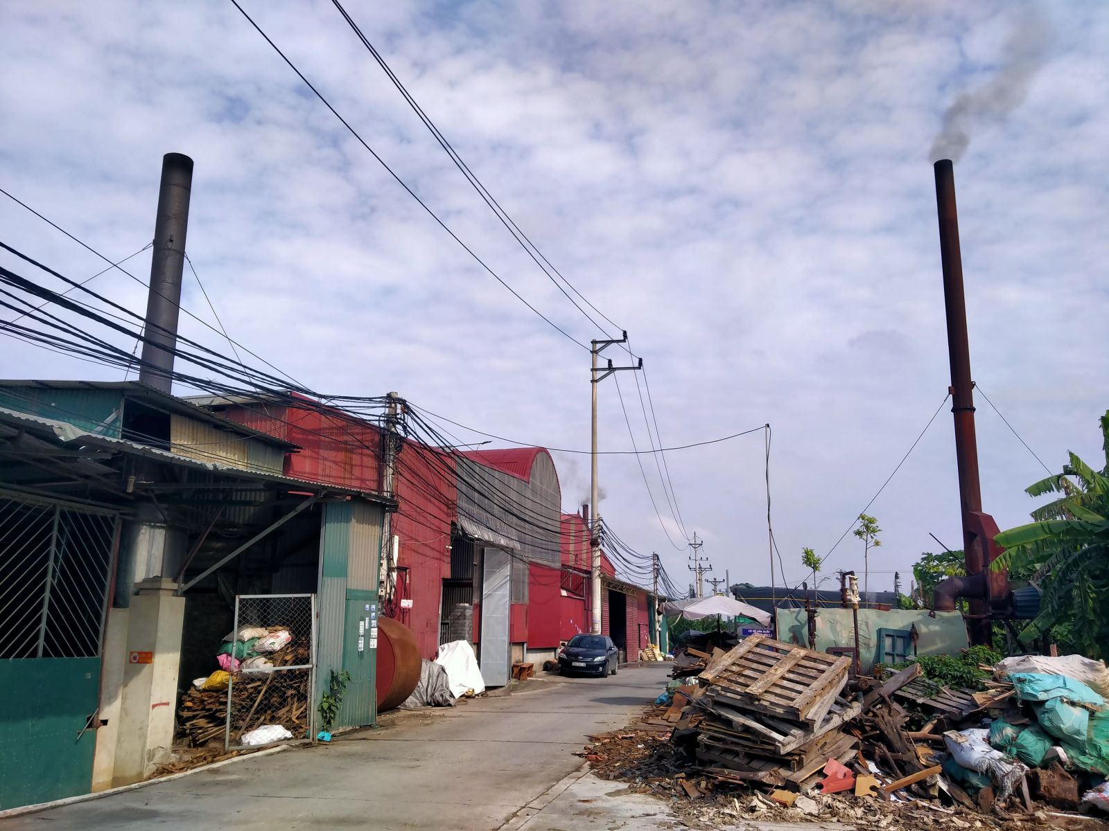 Liên Châu (Thanh Oai): Hàng loạt nhà xưởng ngang nhiên hoạt động vi phạm Luật Bảo vệ môi trường