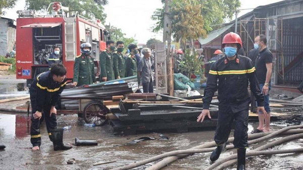 Thái Bình: Cháy lớn tại kho xưởng chế biến gỗ, nhiều tài sản bị thiêu rụi