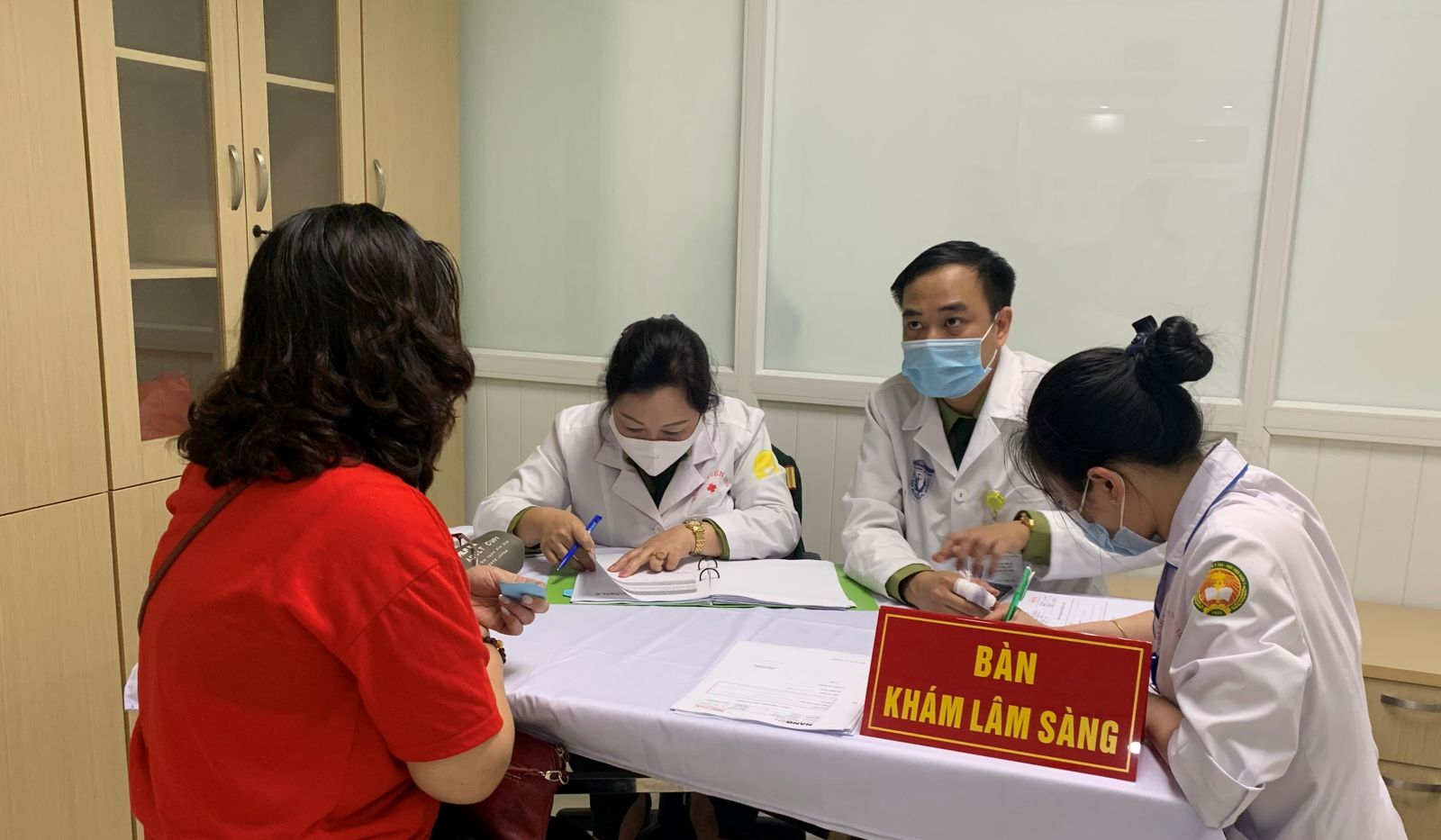 Tiêm thử nghiệm lâm sàng giai đoạn 2 vaccine COVID-19 của Việt Nam