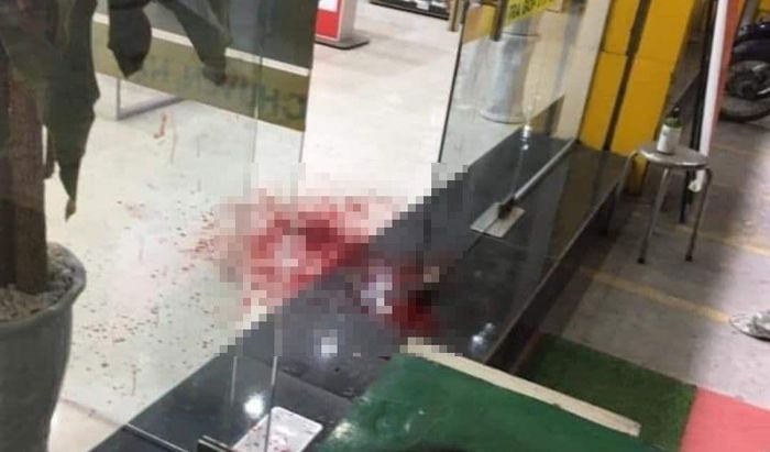 Nam thanh niên bị chém tử vong trước cửa hàng điện thoại ở Nam Định