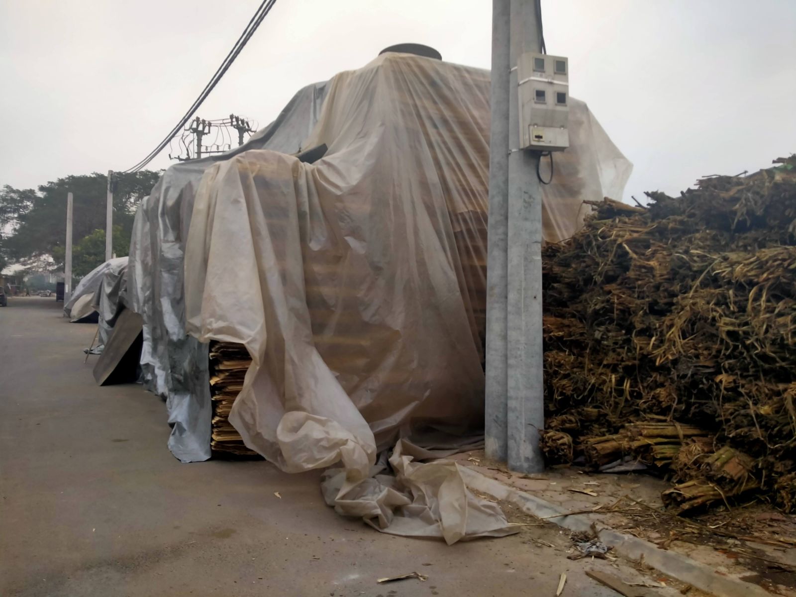 Gia Lâm (Hà Nội): Cơ sở gỗ ép Lâm Hùng hoạt động gây ô nhiễm môi trường