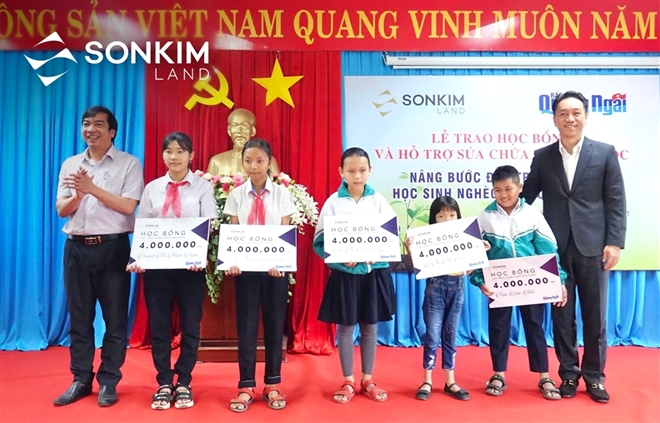 Sonkim Land tiếp tục nỗ lực nâng bước đến trường cho học sinh nghèo tỉnh Quảng Ngãi