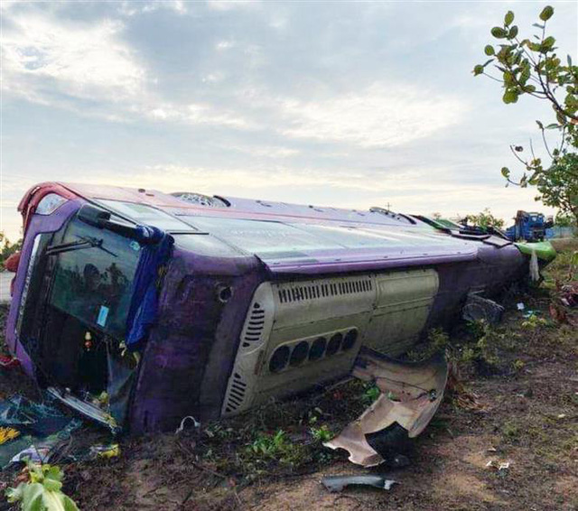 Đắk Lắk: Lật xe khách giường nằm, hơn 40 người bị thương