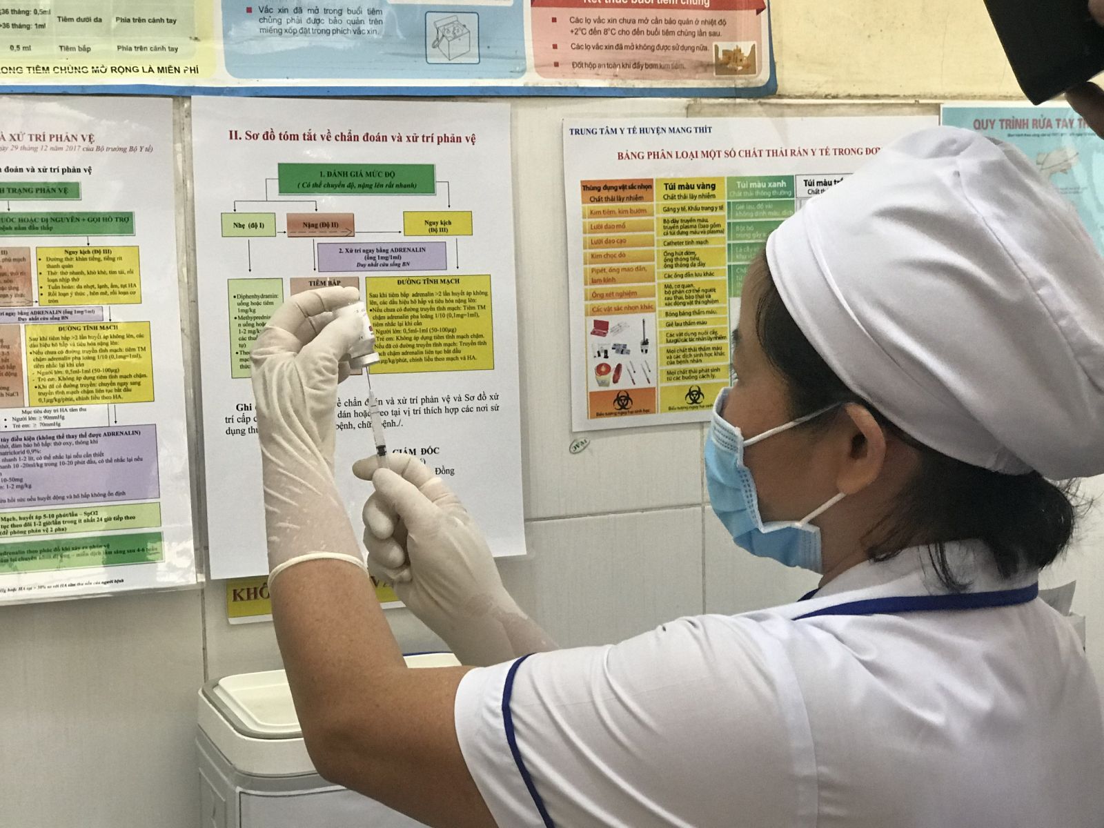 Bộ Y tế điều chuyển gấp 15.000 liều vắc xin phòng COVID-19 cho 8 tỉnh khu vực Tây Nam Bộ
