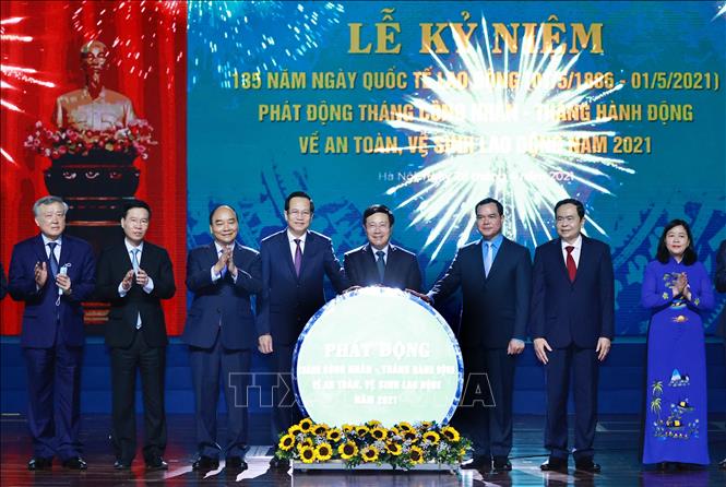 Chủ tịch nước Nguyễn Xuân Phúc dự Lễ kỷ niệm 135 năm Ngày Quốc tế Lao động