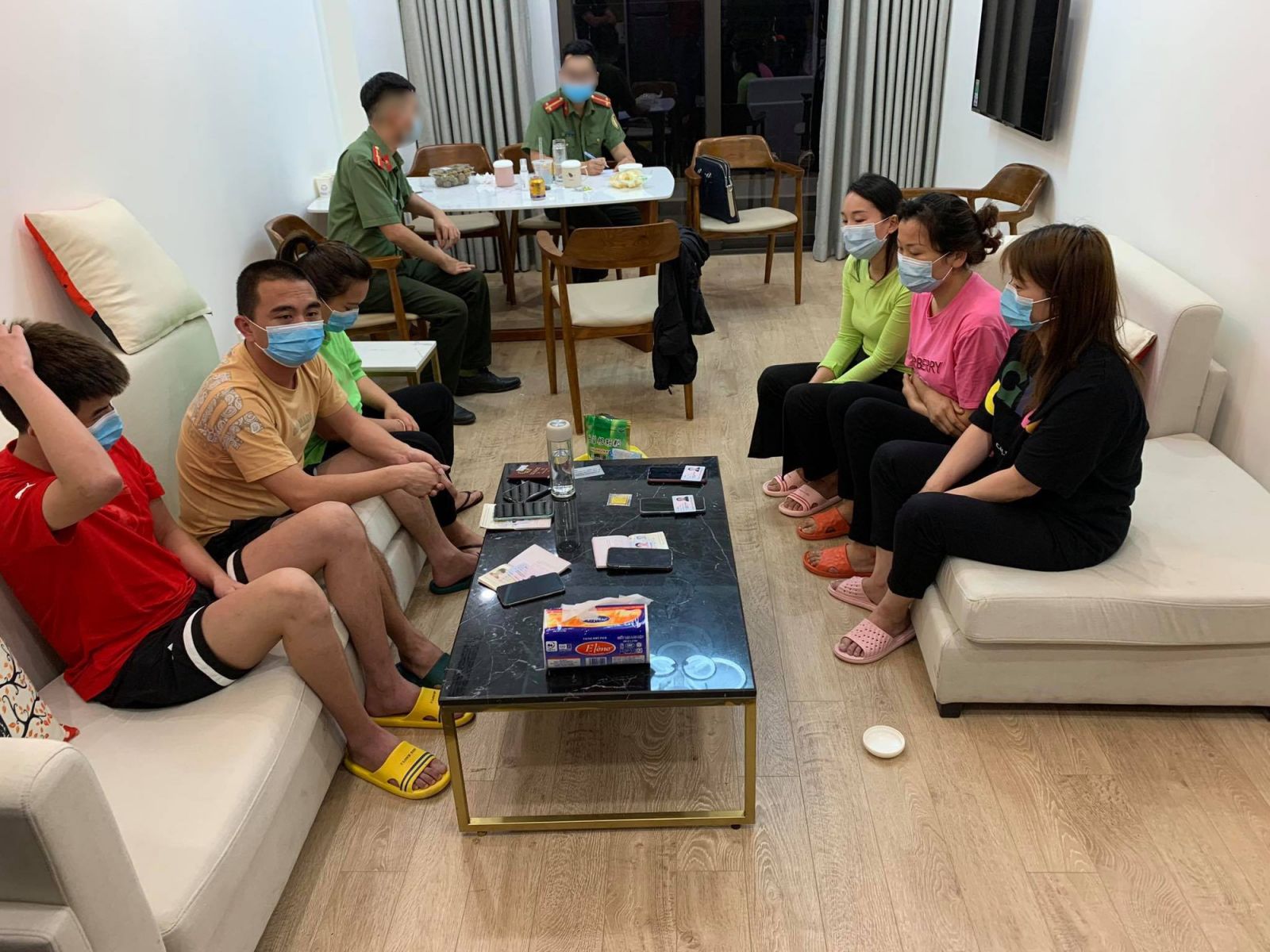 Phát hiện hơn 40 người Trung Quốc nhập cảnh trái phép, sống tại chung cư ở Hà Nội