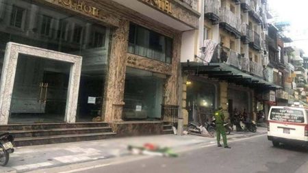 Người đàn ông nhảy từ nóc khách sạn 11 tầng xuống đất tử vong