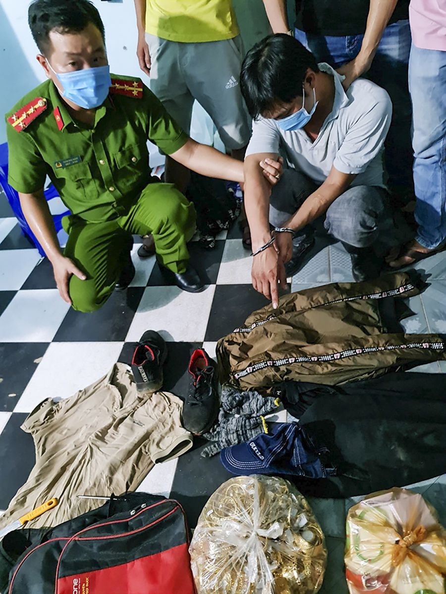 Bắt nghi phạm đột nhập tiệm vàng ở Bình Định lấy 300 lượng