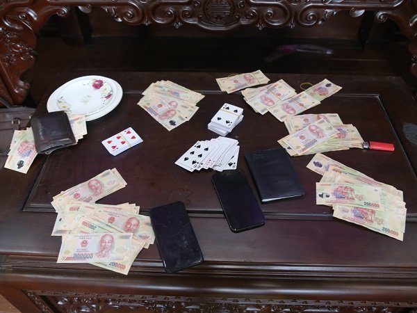 Khởi tố 15 đối tượng đánh bạc và tổ chức đánh bạc tại Hà Tĩnh