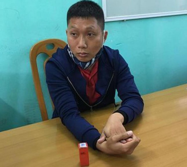 Bắt giữ 2 đối tượng làm giả dấu kiểm dịch, thu tiền người qua chốt tại Quảng Ninh