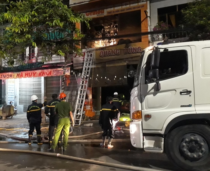 Quảng Ngãi: Cháy cửa hàng bán đồ điện, 4 người trong một gia đình tử vong