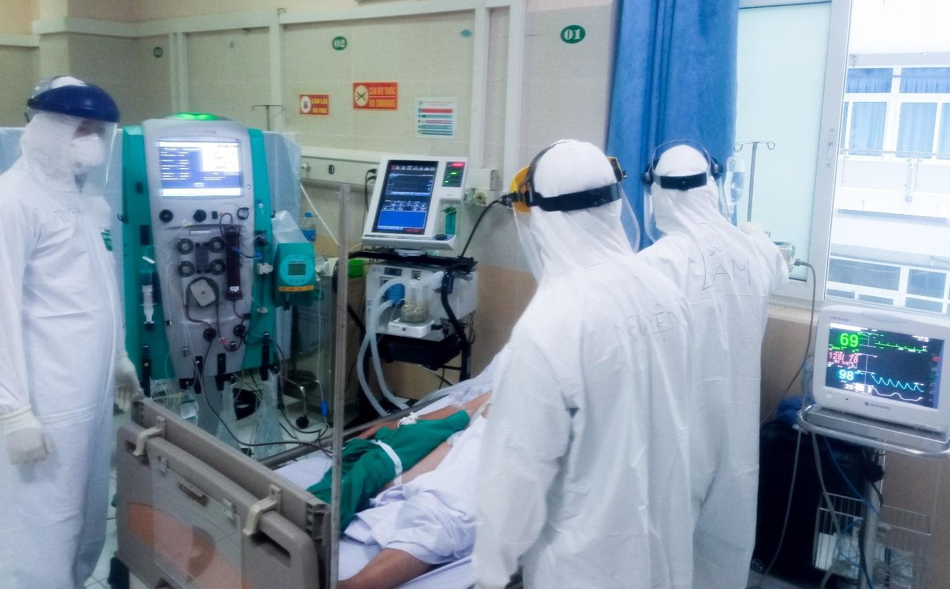 Nam bệnh nhân COVID-19 nặng, nguy kịch phải thở máy được cấp cứu thành công