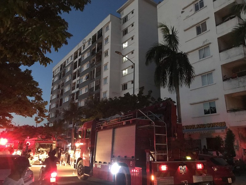 Cháy căn hộ chung cư ở Huế, nhiều người hoảng loạn tháo chạy
