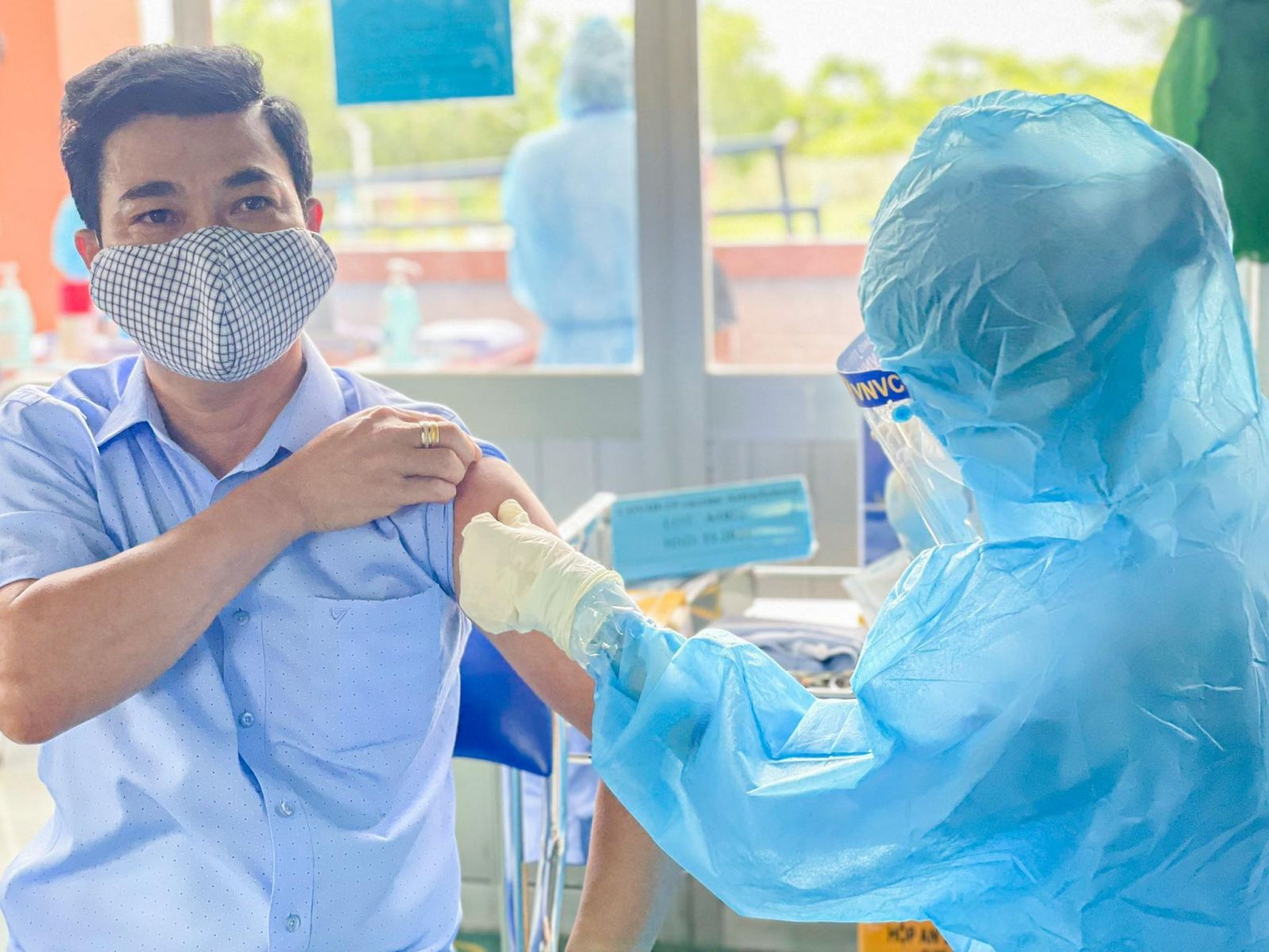 Thêm gần 600.000 liều vaccine COVID-19 về Việt Nam
