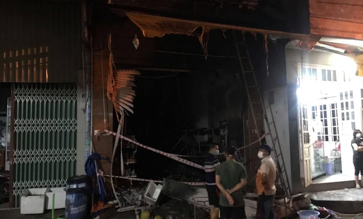 Bình Dương: Cháy tiệm tạp hoá lúc nửa đêm, 3 người thiệt mạng