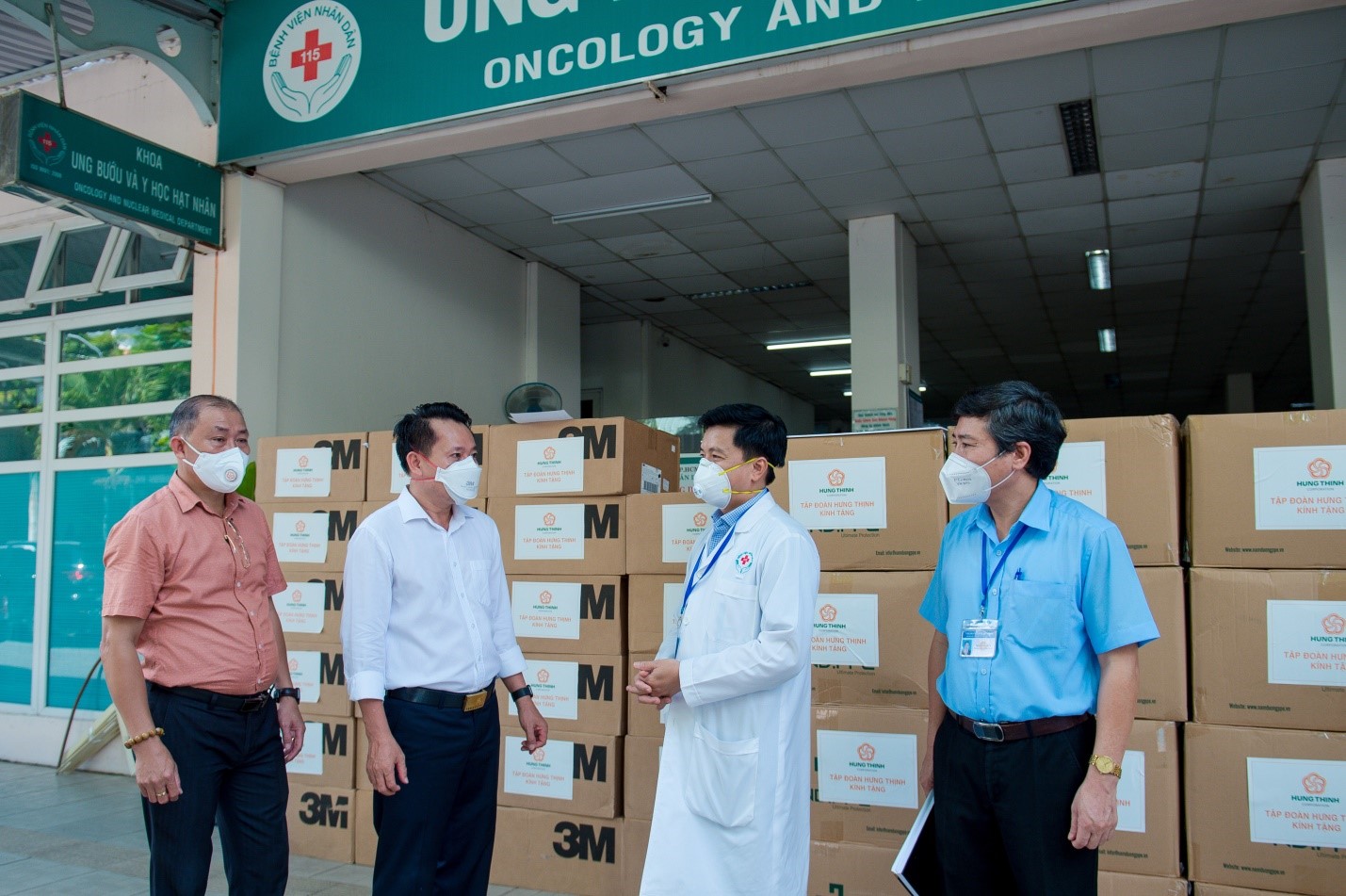 Tập đoàn Hưng Thịnh hỗ trợ trang thiết bị y tế với kinh phí gần 2 tỷ đồng cho bệnh viện nhân dân 115 và Gia Định