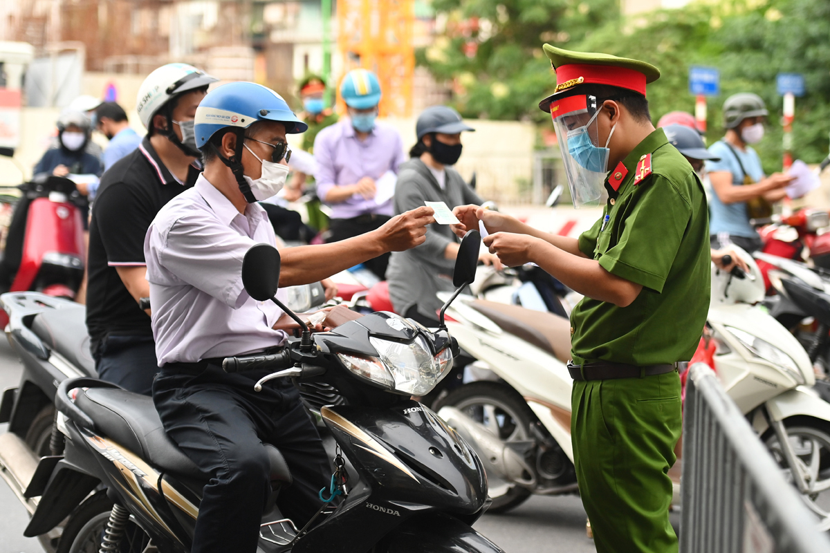 Công an Hà Nội hướng dẫn chi tiết cấp giấy đi đường có mã QR code cho người dân