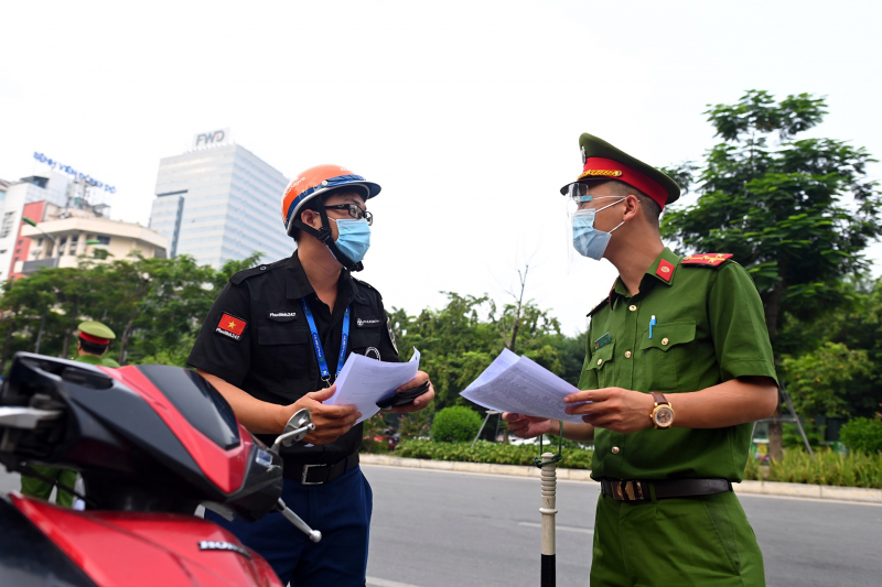 Hà Nội đề nghị bộ Y tế hướng dẫn việc đi lại với với người tiêm đủ 2 mũi vắc xin ngừa COVID-19