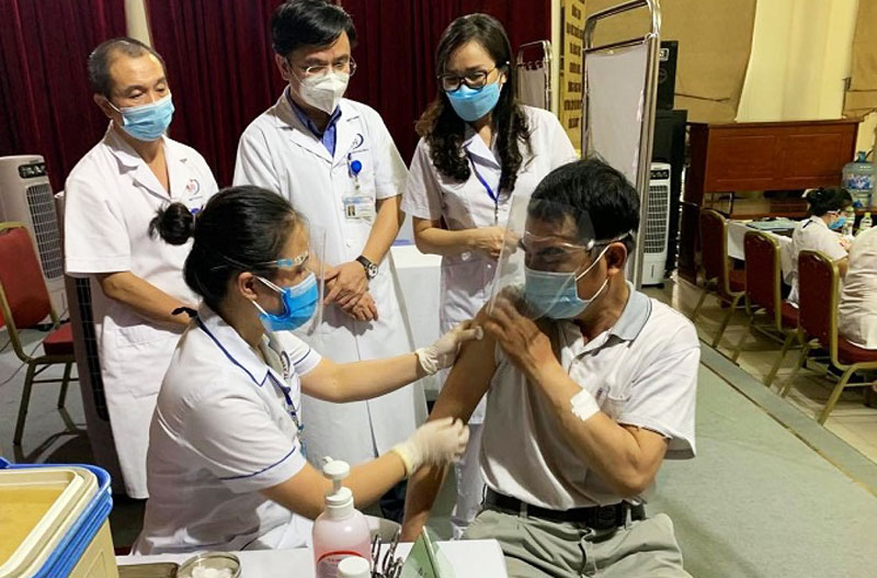 Hà Nội đạt kỷ lục về số mũi tiêm vaccine COVID-19 trong một ngày