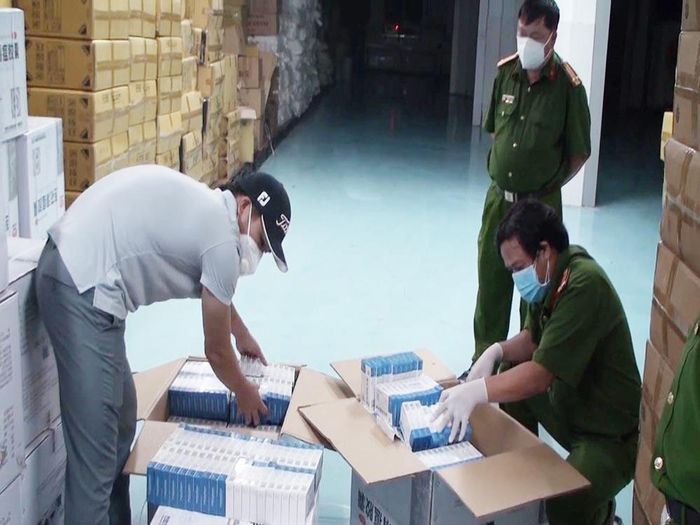 Thu giữ 9.600 hộp thuốc điều trị COVID-19 chưa được cấp phép ở Việt Nam