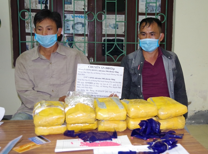 Điện Biên: Bắt giữ 2 đối tượng mang bao tải chứa 60.000 viên ma túy tổng hợp