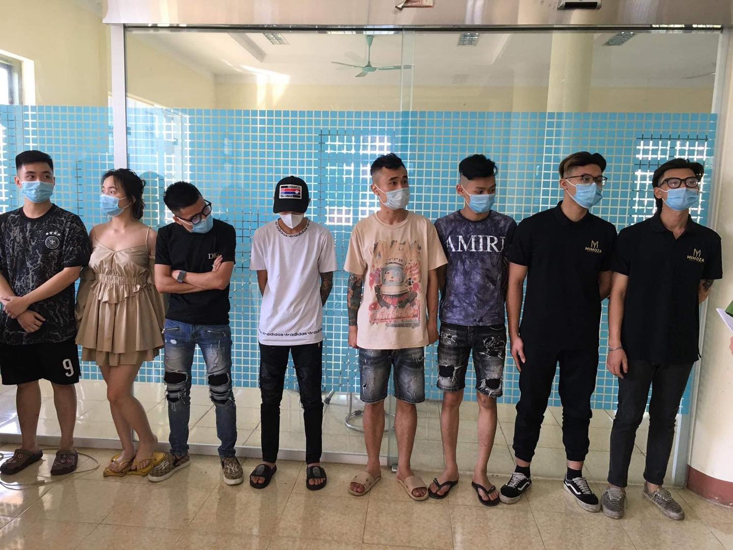 Bắt giữ 27 người tụ tập hít bóng cười tại quán cà phê ở Phú Thọ