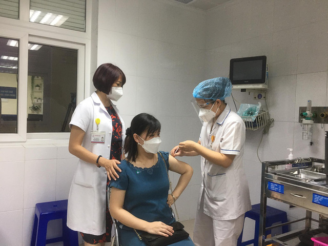 Thai phụ bị sốt sau tiêm vắc-xin Covid-19 có nên dùng thuốc?