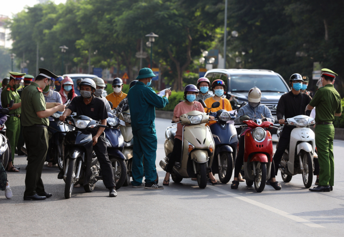 Từ 6h ngày 21/9, Hà Nội dừng kiểm soát giấy đi đường