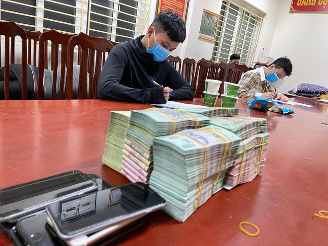 Khởi tố 18 đối tượng trong đường dây đánh bạc hàng chục tỷ đồng ở Hà Nội
