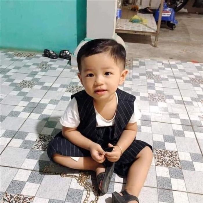 Bình Dương: Truy tìm bé trai 2 tuổi mất tích khi chơi trước nhà