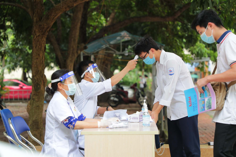 Ưu tiên tiêm vaccine phòng COVID-19 cho giáo viên, học sinh, sinh viên