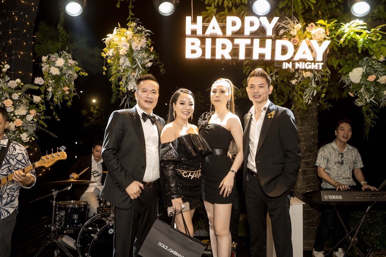 Doanh nhân Bích Nguyệt được chồng tổ chức sinh nhật hoành tráng tại biệt thự triệu đô